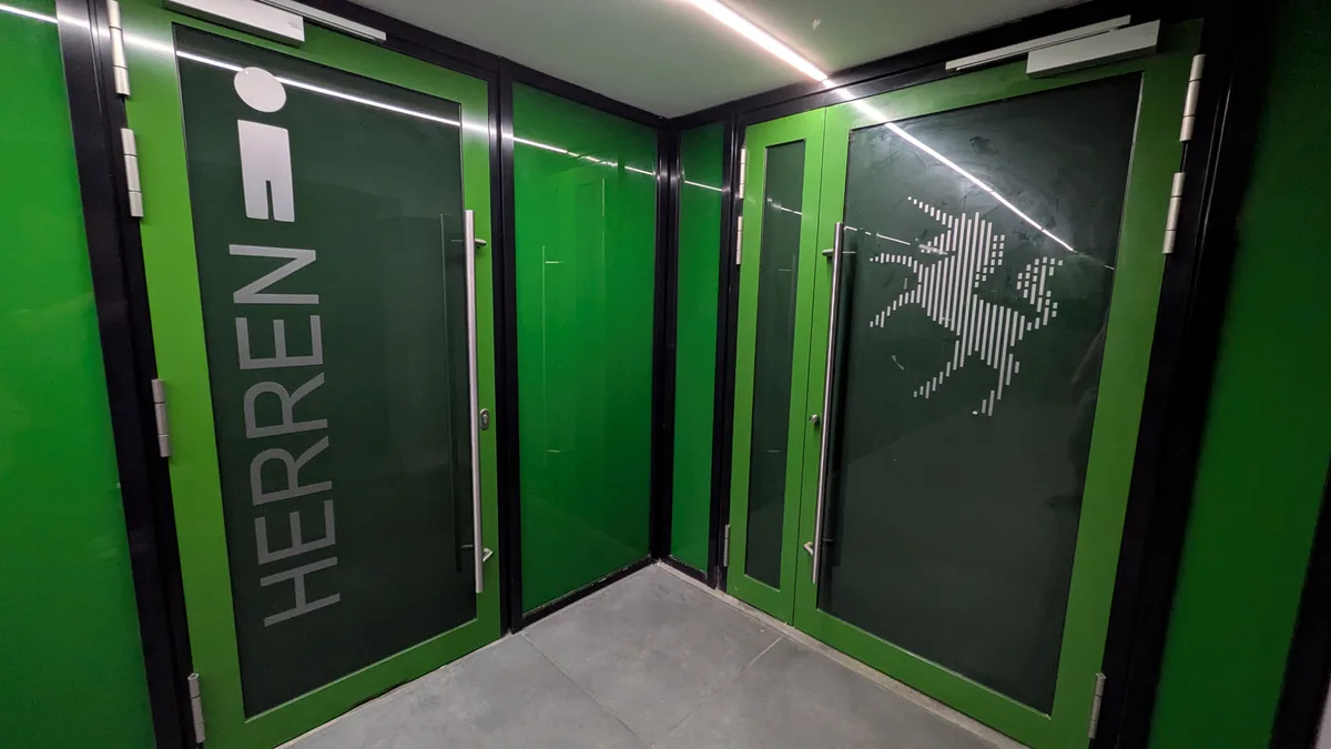 Öffentliche Toiletten für Herren – und Einhörner. In Gmünd hat man zwar noch kein Einhorn gesehen, für den Fall des Falles ist man aber vorbereitet. Impressionen aus der Einhornstadt Schwäbisch Gmünd.